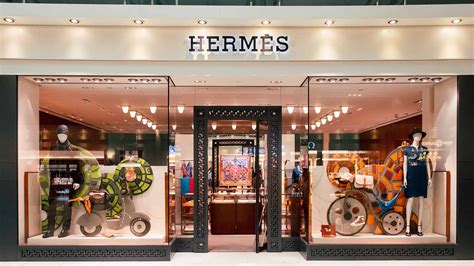 how many hermes stores worldwide.